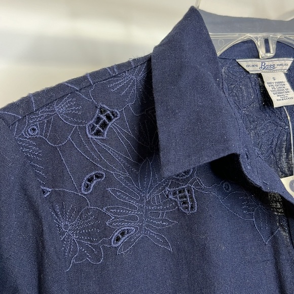 NWT Bass Navy Blue Linen Blend Button Down Floral Embroidered Top- S - Picture 3 of 7